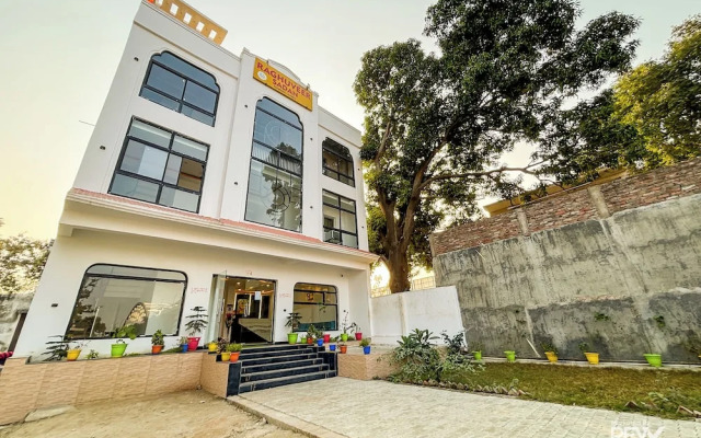 Raghuveer Sadan, Near Ram Mandir - 10 Min Walk