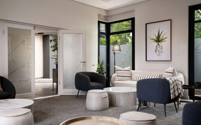 Radisson Hotel and Convention Centre OR Tambo Airport