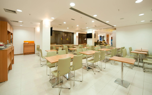 Ibis Santos Gonzaga Praia
