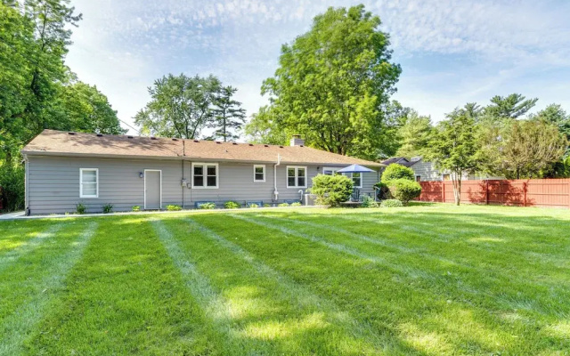 Tree-lined Indianapolis Home ~ 10 Mi to Downtown!