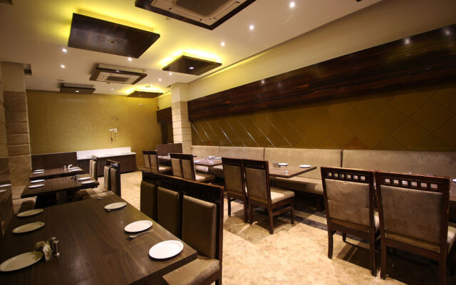 OYO Premium Jubilee Garden Jawahar Road