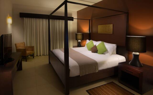 Aldea Thai Jr Suite by SunandSea