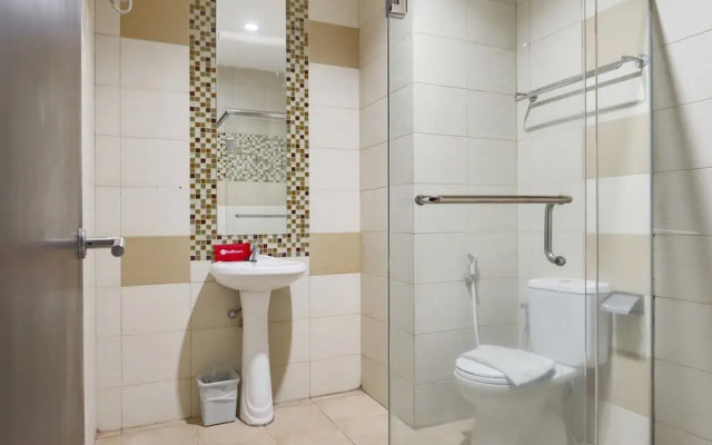 RedDoorz Apartment near Grand City Mall