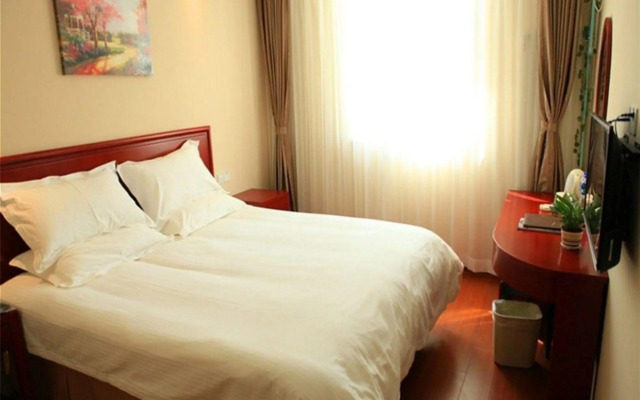 Dongfang Ruiji Business Hotel (Shenyang Station Tiexi Square Subway Station)