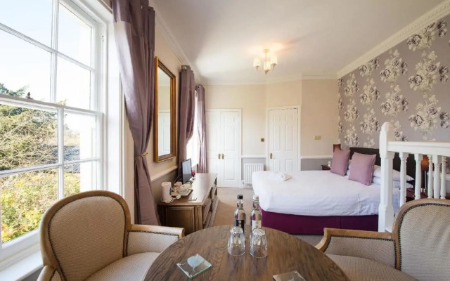 Woodlands Lodge Hotel