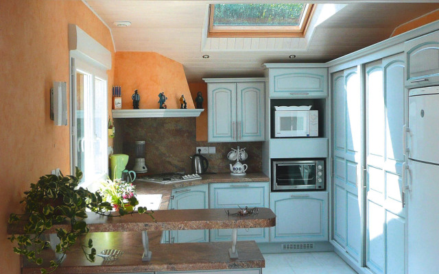 In Locquirec With 3 Bedrooms And 1 Bathrooms