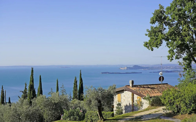 Villa Iris-lakeview & Shared Pool