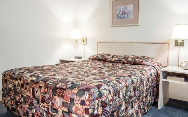 Rodeway Inn and Suites Spokane