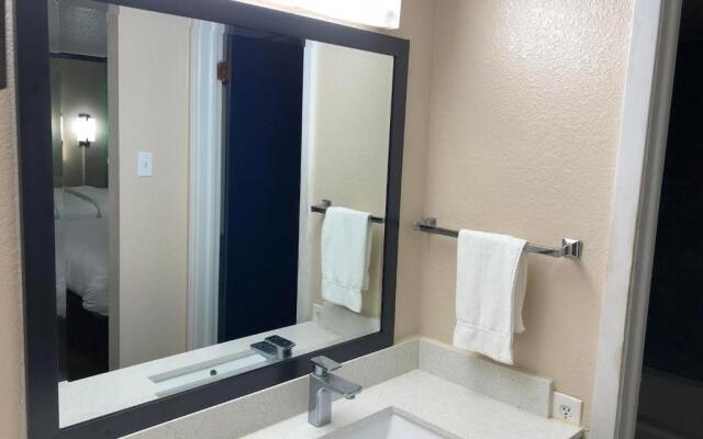 Travelers Inn & Suites