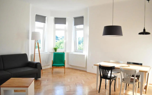 Central-Modern-Apartment