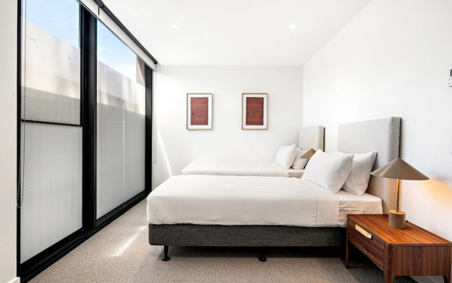 Stylish 3-bed Townhouse in Vibrant Fitzroy – Guest Rooms – Melbourne