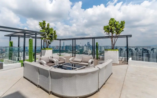 Reizz Residence by Plush