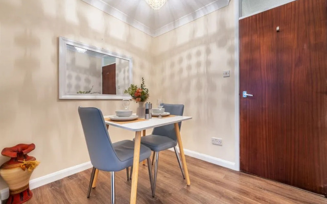 Staines Studio Apartment - Heathrow