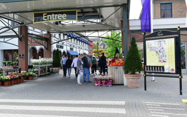 House With Garden, in Water-rich Area