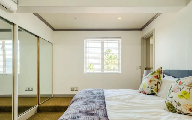 Contemporary Apartment Close to the Radisson Majolica