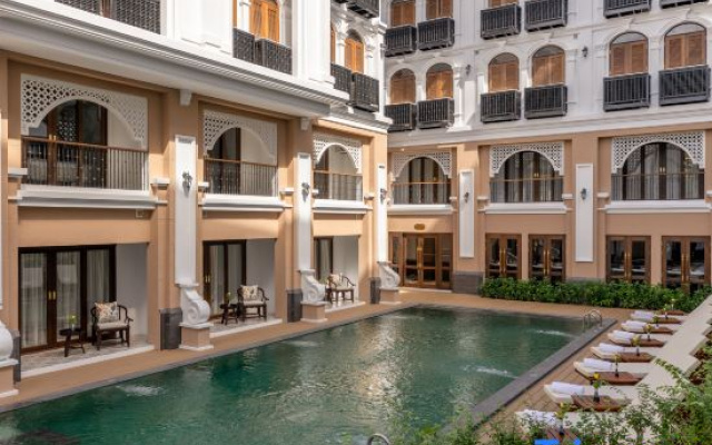 Chino Nimman Luxury Boutique Hotel