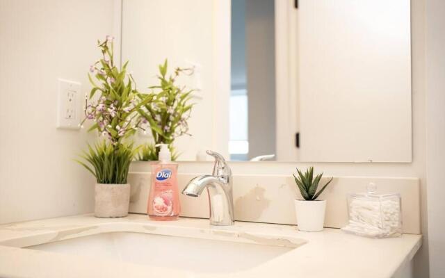 Ocean Bay New Luxury Condo Sleeps 5 Parking, Coffee, AC