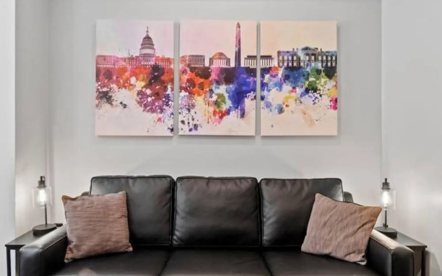 Charming DC Rowhouse Condo - Ideal Long-term Stay