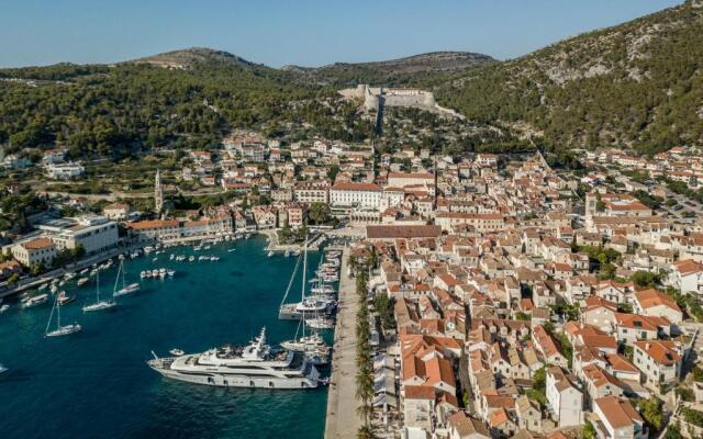 Hvar de luxe apartments 1