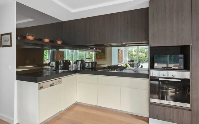 Boutique Stays - Lalique, Elwood