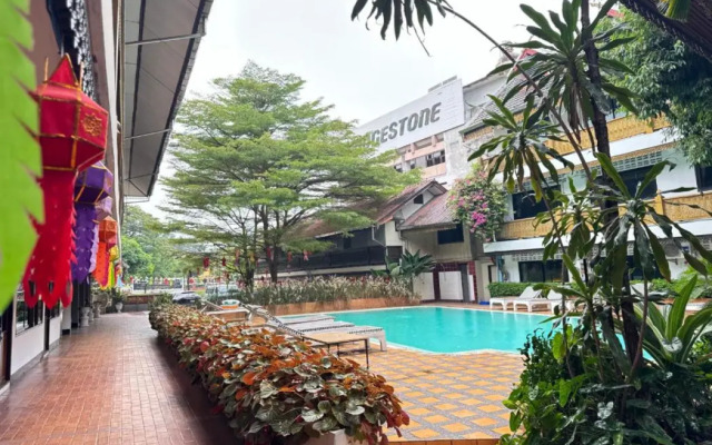 Collection O Khu Mueang near Tha Phae Gate (formerly Lai Thai Guesthouse)