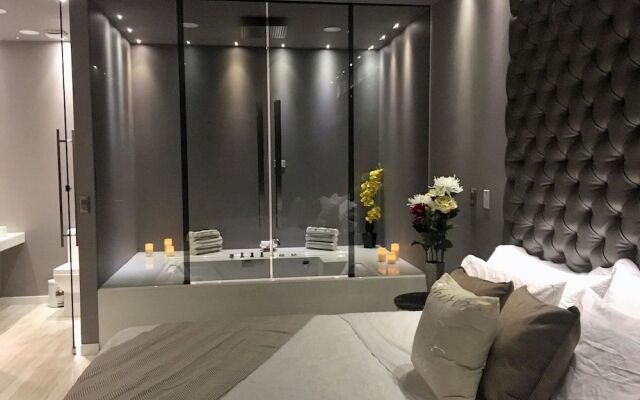 Hotel Paris Luxury Suites