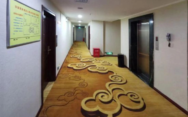 Hefeng Huarong Business Hotel