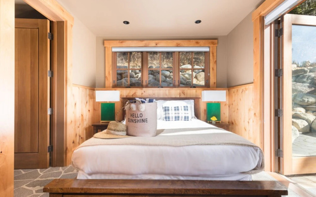 Hunter by AvantStay | Riverfront Cabin w/ Prvt Cottage | 10Mins from Squaw