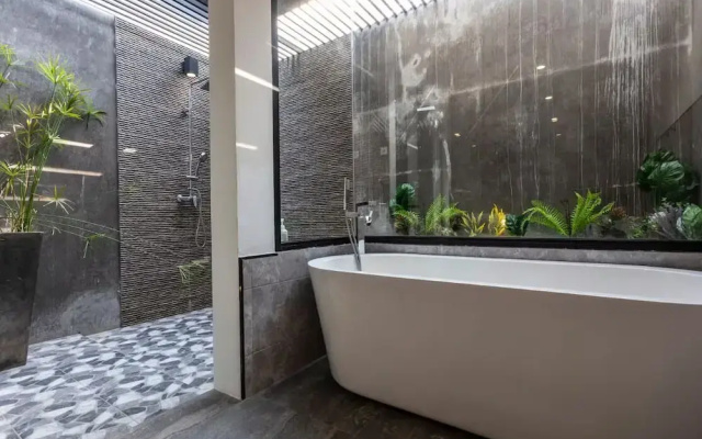 Tropical 3BR Escape Pool Style V90