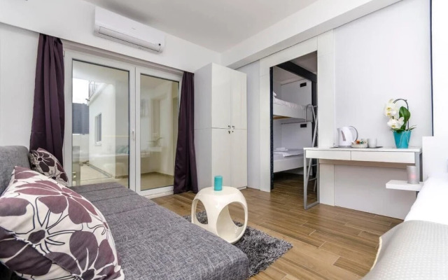 Room-all Saints Suites B&b Kastela