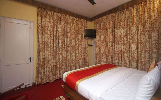 The White House by OYO Rooms