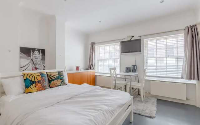 Cosy Self-contained Studio in Aldgate