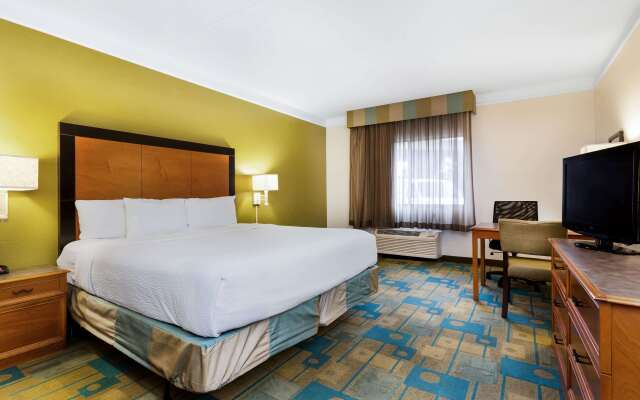 La Quinta Inn & Suites by Wyndham St. Pete-Clearwater Airpt