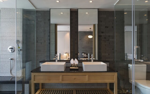 Le Moment City Resort Hotel