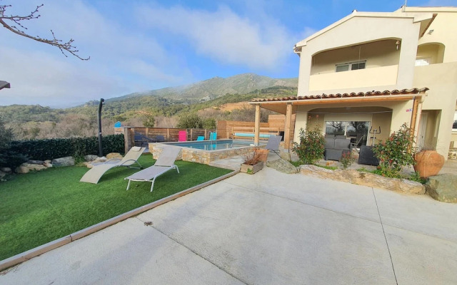 T3 Piscine Avec Jardin Proche St-florent