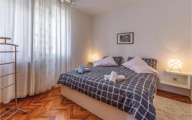 Apartment Regi VI