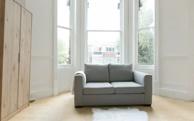 Spacious 1BR Period Apartment Hampstead