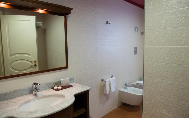 Artemis Hotel