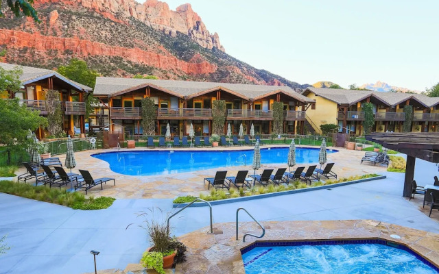 Desert Pearl Inn