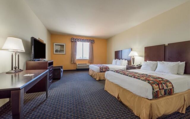 Days Inn & Suites Cleburne TX