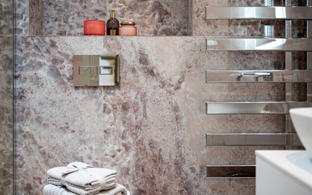 Marble Arch Suite 9-hosted by Sweetstay