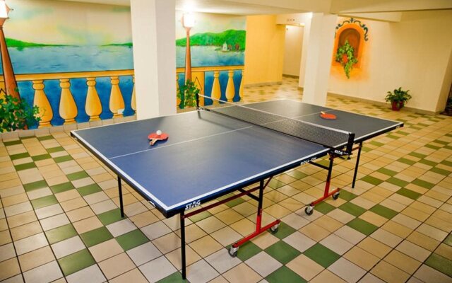 TreeHouse Blue Hotel & Serviced Apartments
