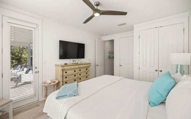 1332 Laurel Grove 3 Bedroom Home by RedAwning