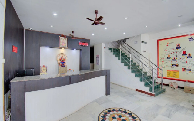 OYO 30435 Mahalashmi Park Hotel