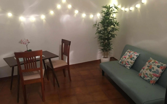 Apartamento con jardín y piscina B