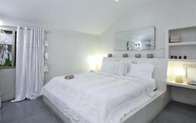 Villa Putih Seminyak