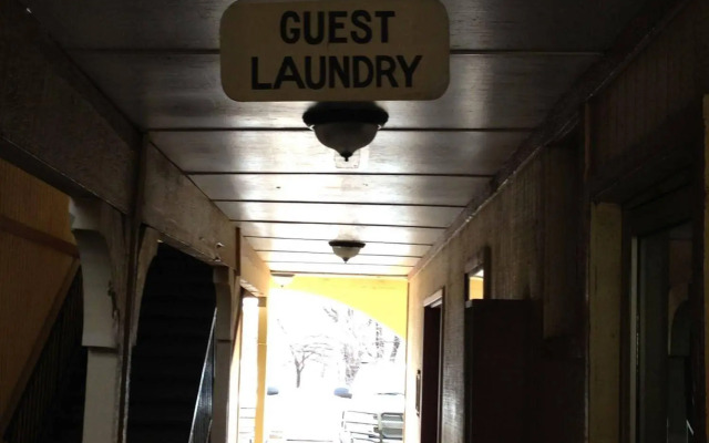 Hometown Inn & Suites