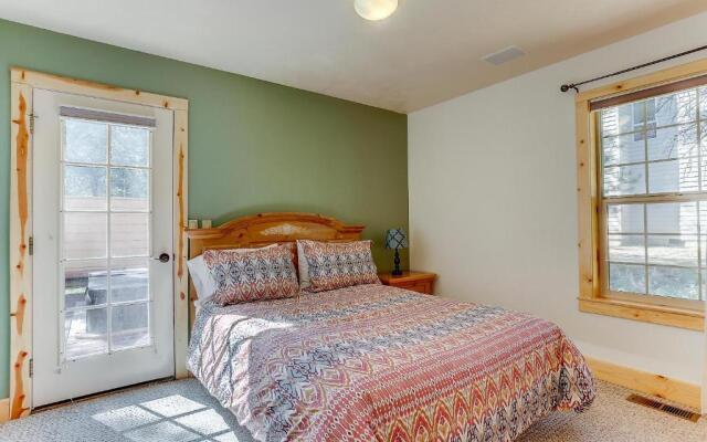 3 Mt. Baker-AC-Hot Tub-4BR/3BA