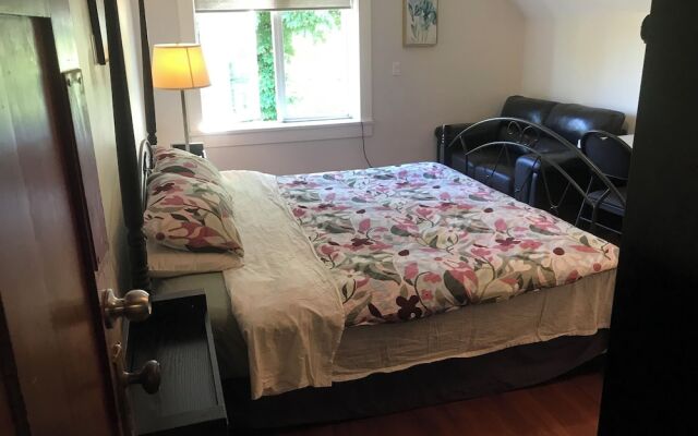 West Broadway guesthouse