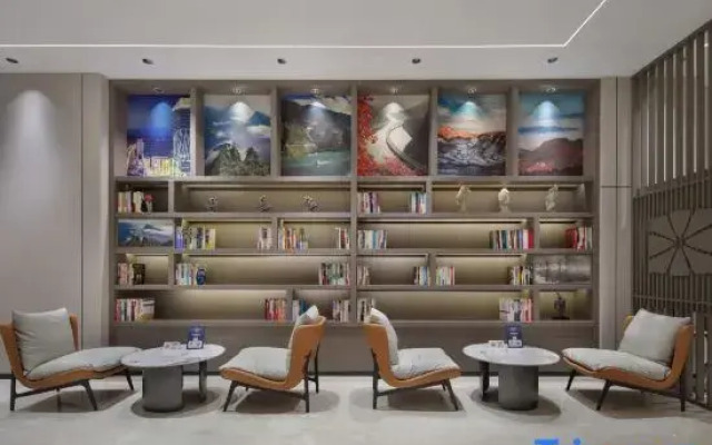 Ease Hotel · Zhi (Yichang Three Gorges Visitor Center Binjiang Wanda)